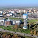 Zelený park v okolí vodárne